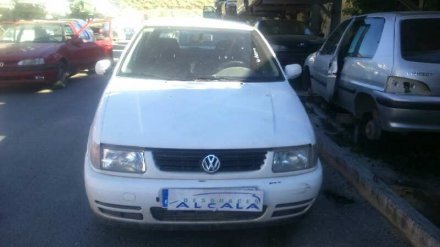 Vehiculo en el desguace: VOLKSWAGEN POLO BERLINA (6N1) Básico