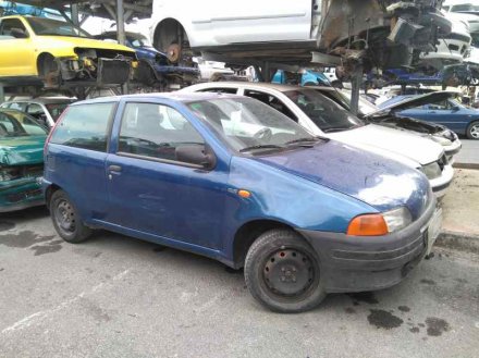 Vehiculo en el desguace: FIAT PUNTO BERLINA (176) TD 70 Stile