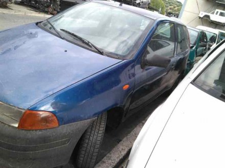 Vehiculo en el desguace: FIAT PUNTO BERLINA (176) TD 70 Stile