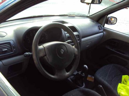 Vehiculo en el desguace: RENAULT CLIO II FASE II (B/CB0) Authentique