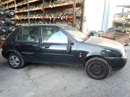 Vehiculo en el desguace: FORD FIESTA BERLINA Ghia