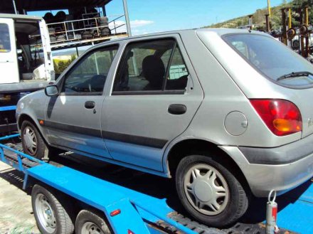 Vehiculo en el desguace: FORD FIESTA BERLINA (DX) Ambiente