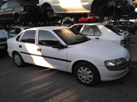 Vehiculo en el desguace: OPEL VECTRA B BERLINA GL (1999->)