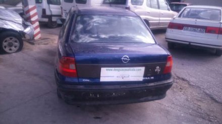 Vehiculo en el desguace: OPEL ASTRA F BERLINA Básico
