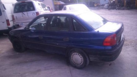 Vehiculo en el desguace: OPEL ASTRA F BERLINA Básico