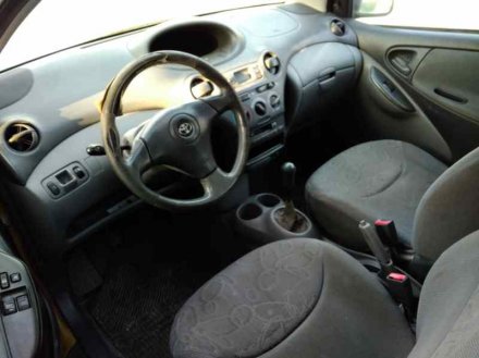 Vehiculo en el desguace: TOYOTA YARIS (NCP1/NLP1/SCP1) 1.3 Luna