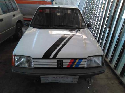 Vehiculo en el desguace: PEUGEOT 205 BERLINA *