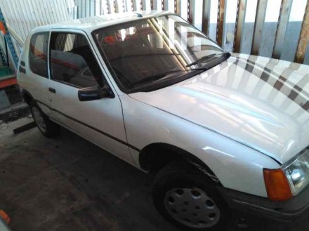 Vehiculo en el desguace: PEUGEOT 205 BERLINA *