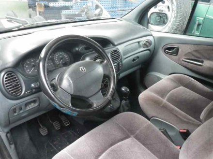 Vehiculo en el desguace: RENAULT MEGANE I SCENIC (JA0) 1.6e Alize