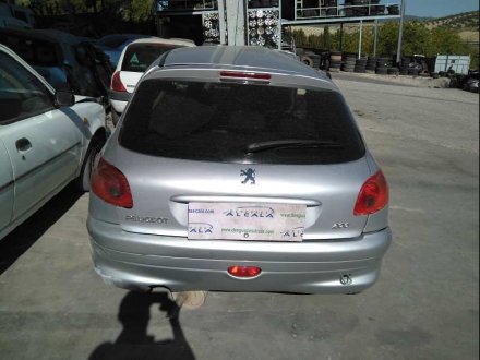 Vehiculo en el desguace: PEUGEOT 206 BERLINA X-Line