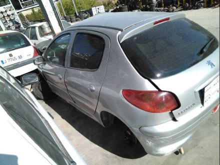 Vehiculo en el desguace: PEUGEOT 206 BERLINA X-Line