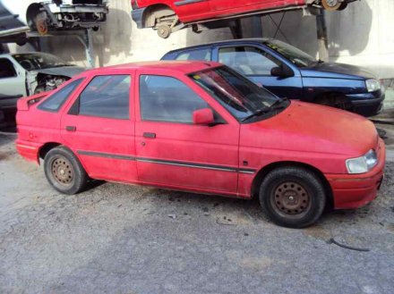 Vehiculo en el desguace: FORD ESCORT BERLINA CL