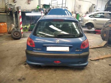 Vehiculo en el desguace: PEUGEOT 206 BERLINA X-Line