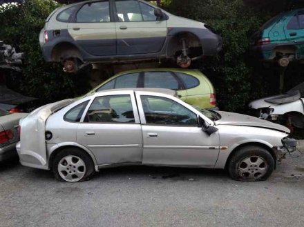 Vehiculo en el desguace: OPEL VECTRA B BERLINA Básico (1999->)