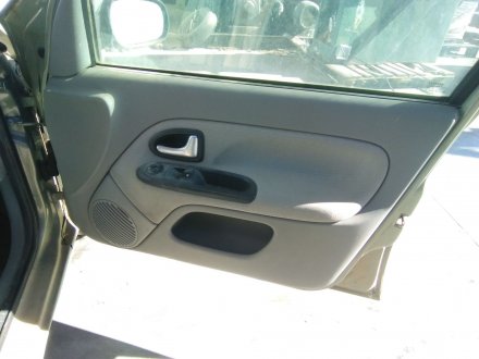 Vehiculo en el desguace: RENAULT CLIO II FASE II (B/CB0) Authentique
