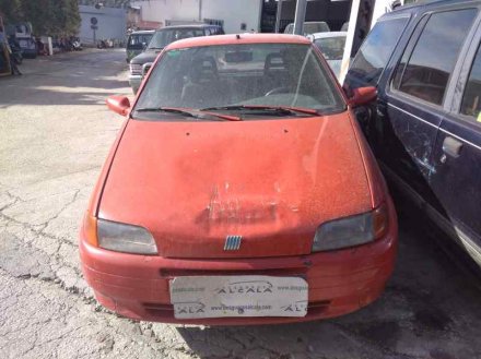 Vehiculo en el desguace: FIAT PUNTO BERLINA (176) TD 60 S