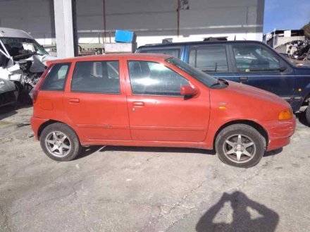 Vehiculo en el desguace: FIAT PUNTO BERLINA (176) TD 60 S