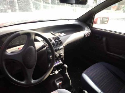 Vehiculo en el desguace: FIAT PUNTO BERLINA (176) TD 60 S