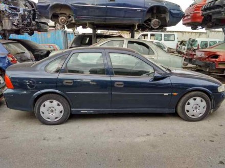 Vehiculo en el desguace: OPEL VECTRA B BERLINA Básico (1999->)