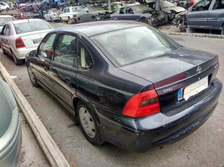 Vehiculo en el desguace: OPEL VECTRA B BERLINA Básico (1999->)