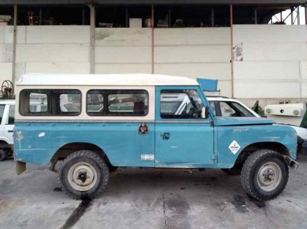 Vehiculo en el desguace: LAND ROVER SANTANA 109