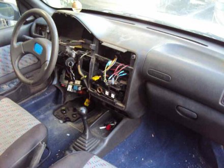 Vehiculo en el desguace: PEUGEOT 106 (S2) Max