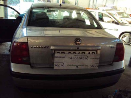 Vehiculo en el desguace: VOLKSWAGEN PASSAT BERLINA (3B2) Comfortline