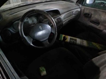 Vehiculo en el desguace: RENAULT MEGANE I CLASSIC (LA0) 1.9 dTi RN (LAON)