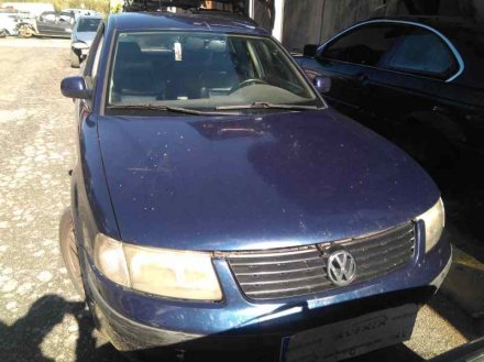 Vehiculo en el desguace: VOLKSWAGEN PASSAT BERLINA (3B2) Comfortline