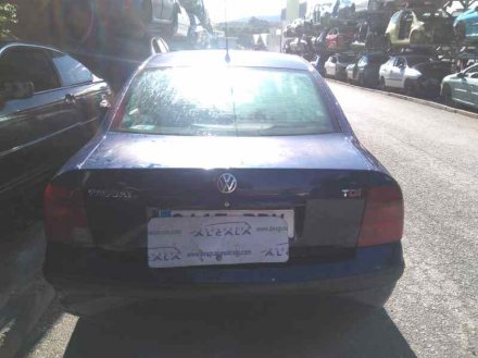 Vehiculo en el desguace: VOLKSWAGEN PASSAT BERLINA (3B2) Comfortline