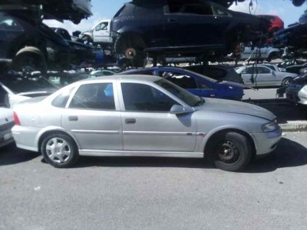 Vehiculo en el desguace: OPEL VECTRA B BERLINA Básico (1999->)