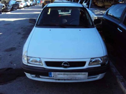 Vehiculo en el desguace: OPEL ASTRA F BERLINA Básico