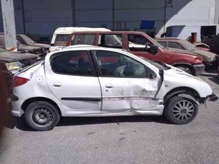 Vehiculo en el desguace: PEUGEOT 206 BERLINA X-Line