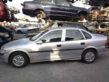 Vehiculo en el desguace: OPEL VECTRA B BERLINA Básico (1999->)