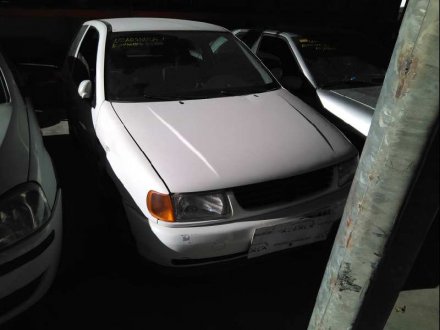 Vehiculo en el desguace: VOLKSWAGEN POLO BERLINA (6N1) Básico