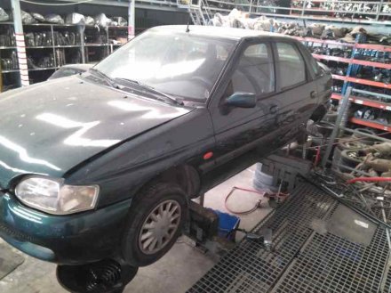 Vehiculo en el desguace: FORD ESCORT BERL./TURNIER CLX Berlina