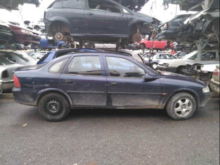 Vehiculo en el desguace: OPEL VECTRA B BERLINA 2.0 DTI