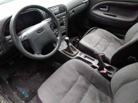 Vehiculo en el desguace: VOLVO S40 BERLINA 1.6