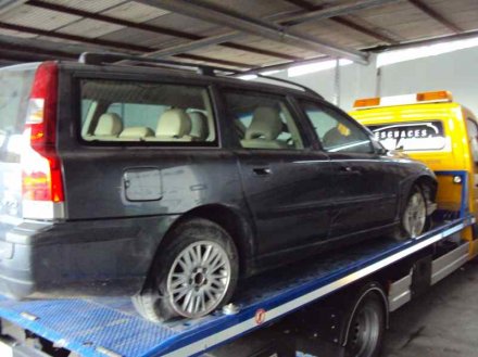 Vehiculo en el desguace: VOLVO V70 FAMILIAR 2.4 D