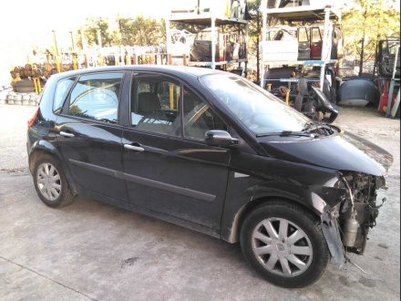 Vehiculo en el desguace: RENAULT SCENIC II i- Music