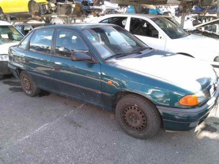 Vehiculo en el desguace: OPEL ASTRA F BERLINA Básico