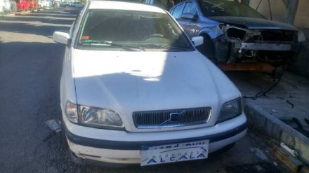 Vehiculo en el desguace: VOLVO S40 BERLINA 1.6