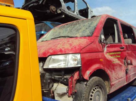 Vehiculo en el desguace: VOLKSWAGEN T5 TRANSPORTER/FURGONETA Caja cerrada - techo medio elevado