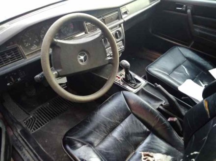 Vehiculo en el desguace: MERCEDES CLASE C (W201) BERLINA 2.3 E 190 (201.028)