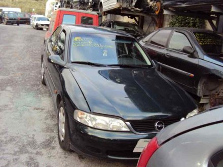 Vehiculo en el desguace: OPEL VECTRA B BERLINA Básico (1999->)