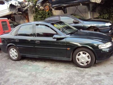 Vehiculo en el desguace: OPEL VECTRA B BERLINA Básico (1999->)