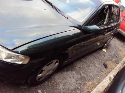 Vehiculo en el desguace: OPEL VECTRA B BERLINA Básico (1999->)