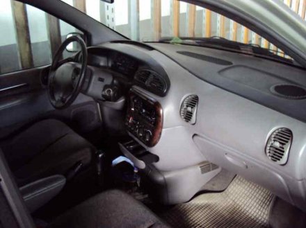 Vehiculo en el desguace: CHRYSLER VOYAGER (GS) 2.4