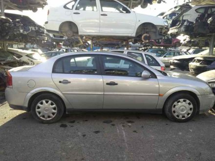 Vehiculo en el desguace: OPEL VECTRA C BERLINA Club