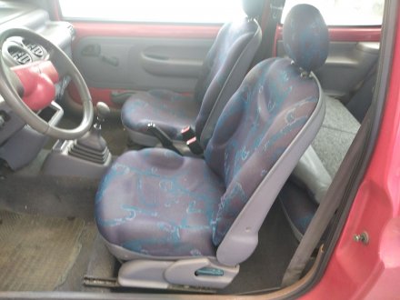 Vehiculo en el desguace: RENAULT TWINGO (CO6) 1.3 Paquete